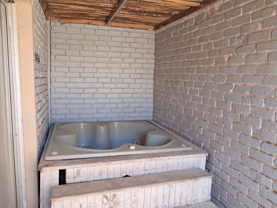 4 Bedroom Property for Sale in Odendaalsrus Free State